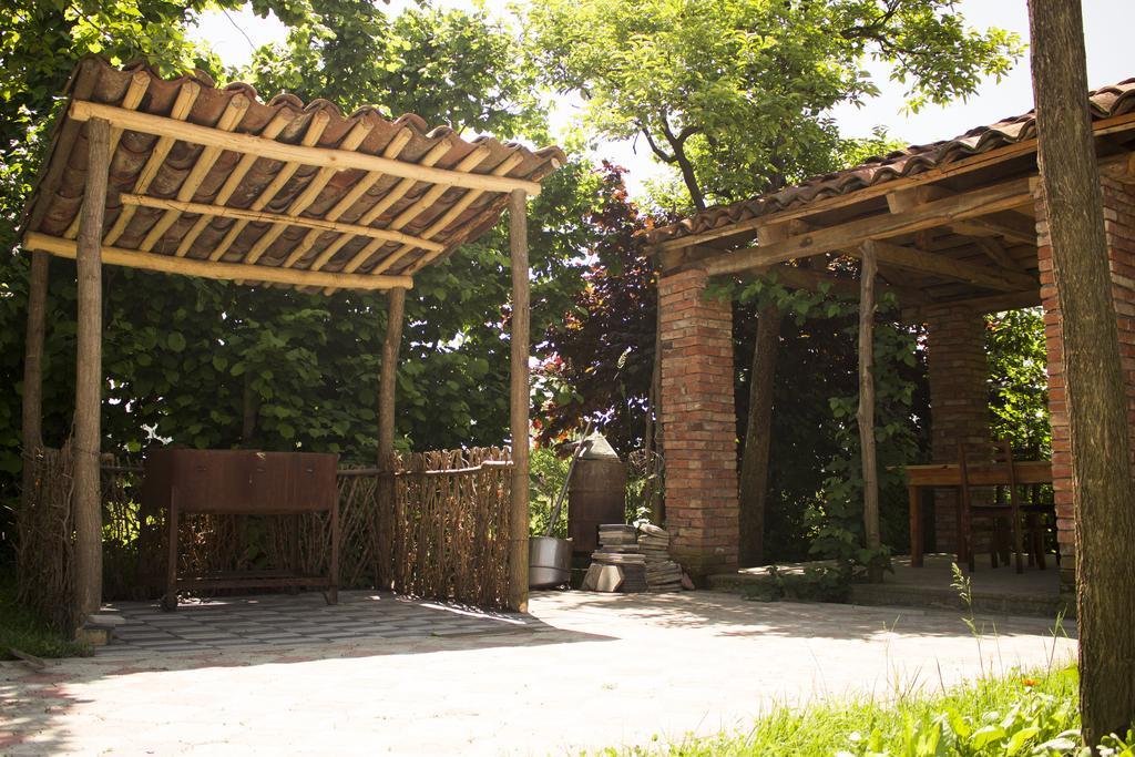 Nona Guest House Shilda Екстериор снимка