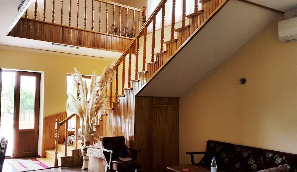 Nona Guest House Shilda Екстериор снимка