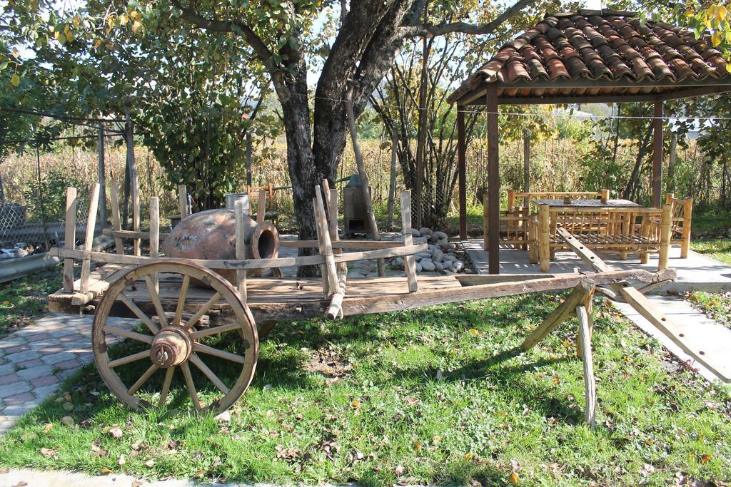 Nona Guest House Shilda Екстериор снимка